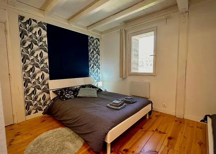 With Pyrenees View Near Foix 펜션